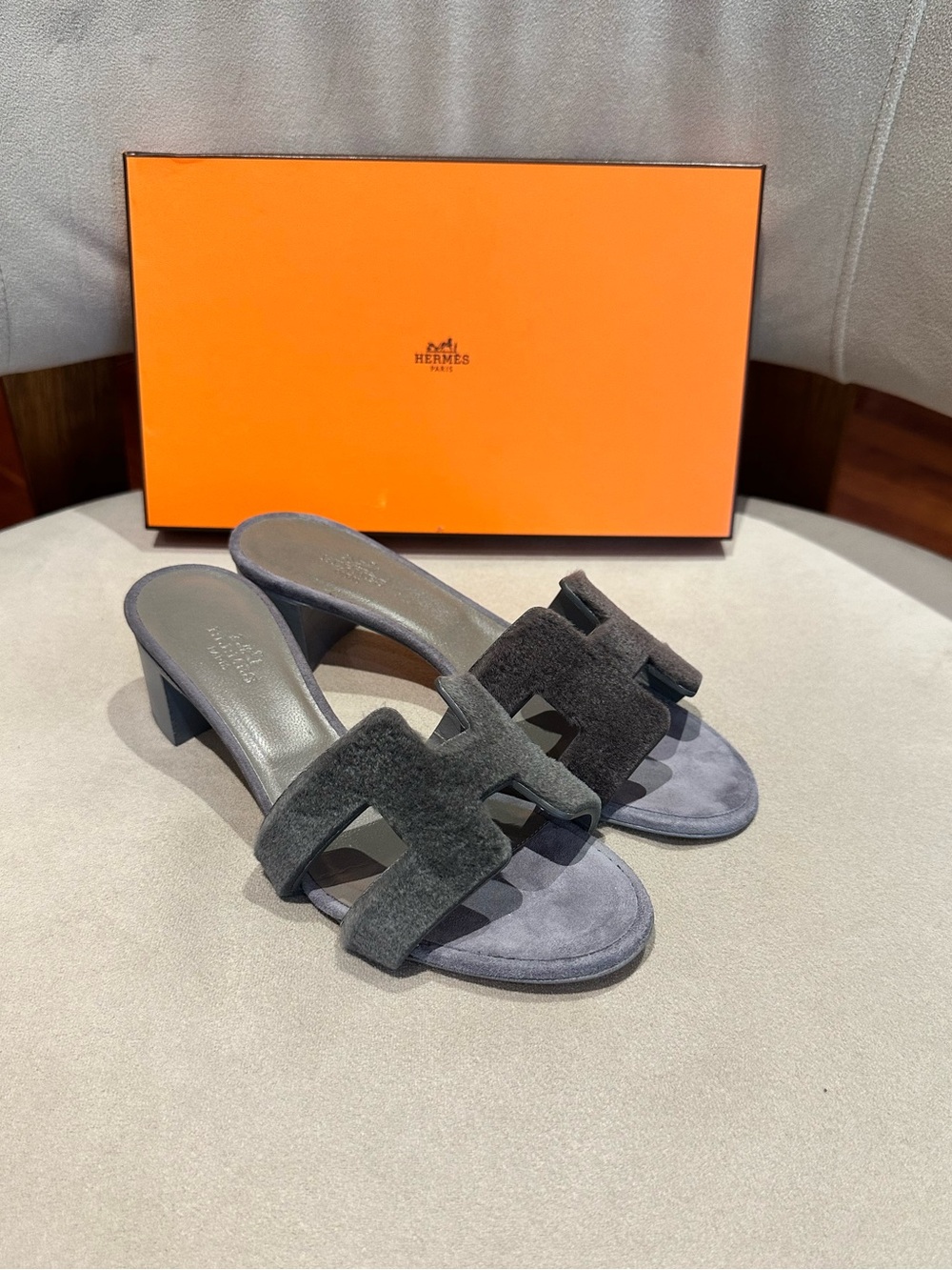 Authentic Hermes Oasis Sheared Mink Sandals - Picture 3 of 6